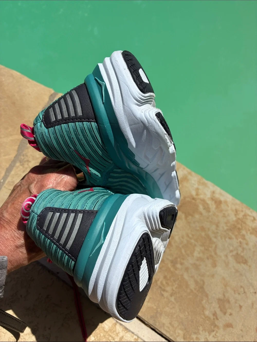 HOKA ONE Bondi 6 Teal/turquoise Running Sneakers Pink Accents w 10.5